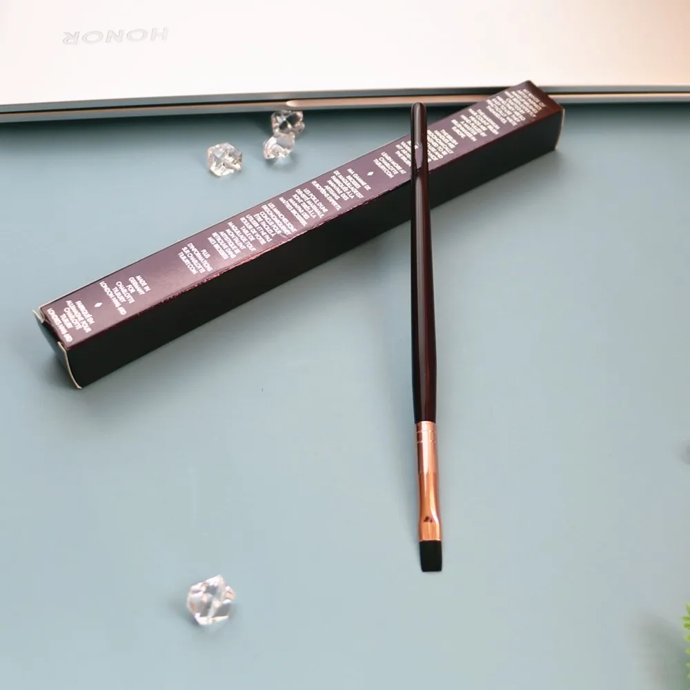 Lip Brush- Flat evenly Covered Lip Brush- Lip Balm Auxiliary Brush Beauty tool- Makeup Brush Beauty Dressing tool