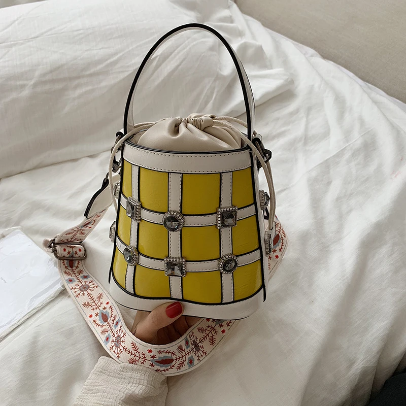 

2019 fashion simple bucket bag women's designer handbag high quality PU leather rivet flow single shoulder bag qq558