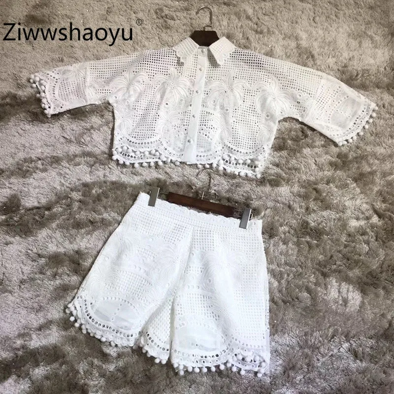 Ziwwshaoyu Модные полые вышивка белые шорты костюмы женские летние высококачественные повседневные комплект из двух предметов
