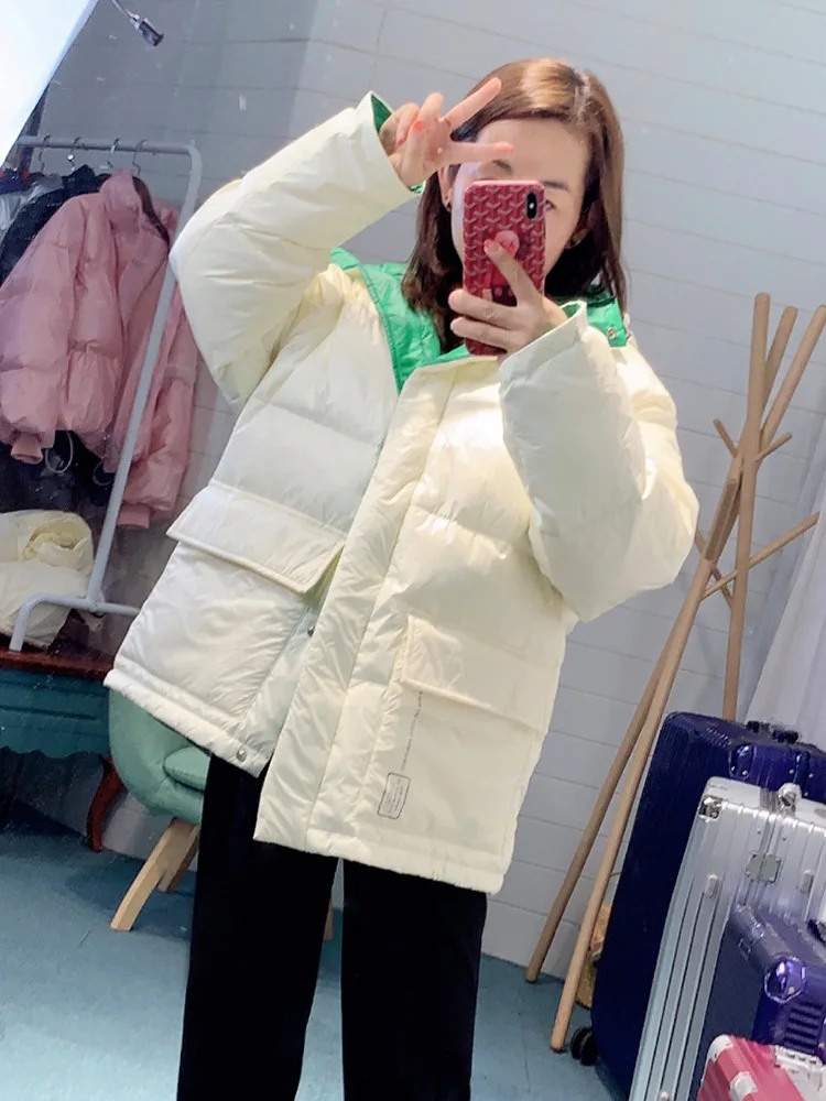 字母印花撞色短款羽绒服详情展示模特_01.jpg
