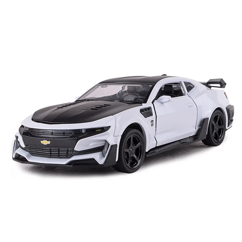Chevrolet Bumblebee 1:32 модель автомобиля из сплава со звуком и светильник детская игрушка модель автомобиля Рождественский подарок на день рождения - Цвет: Белый