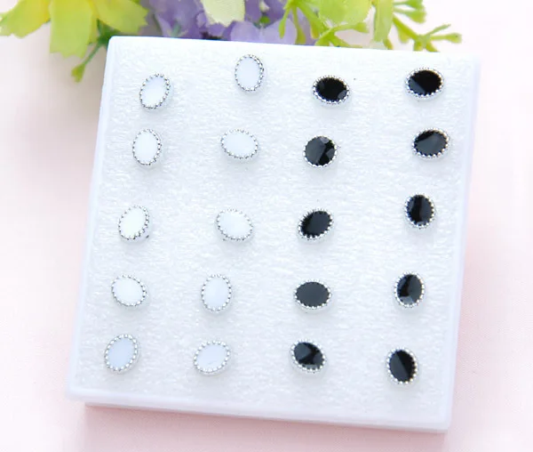 Youmo Small Clover Butterfly Plastic Earing