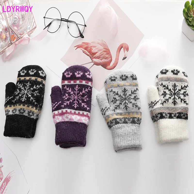 

2019 autumn and winter new bag set imitation cashmere printing outdoor cold warm ladies gloves