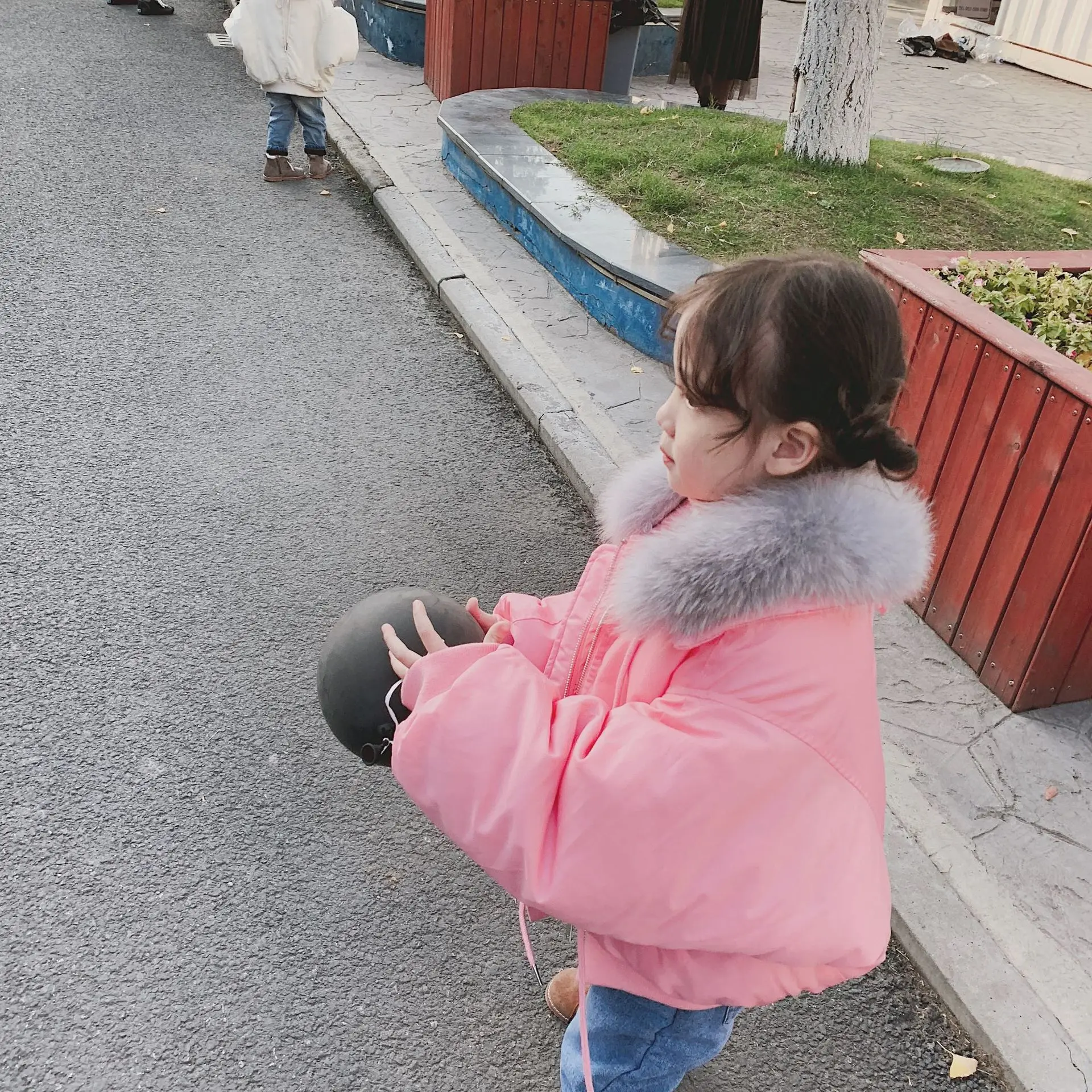 Новая зимняя одежда с хлопковой подкладкой для мальчиков и девочек Милая одежда с воротником из лисьего меха зимняя куртка для мальчиков