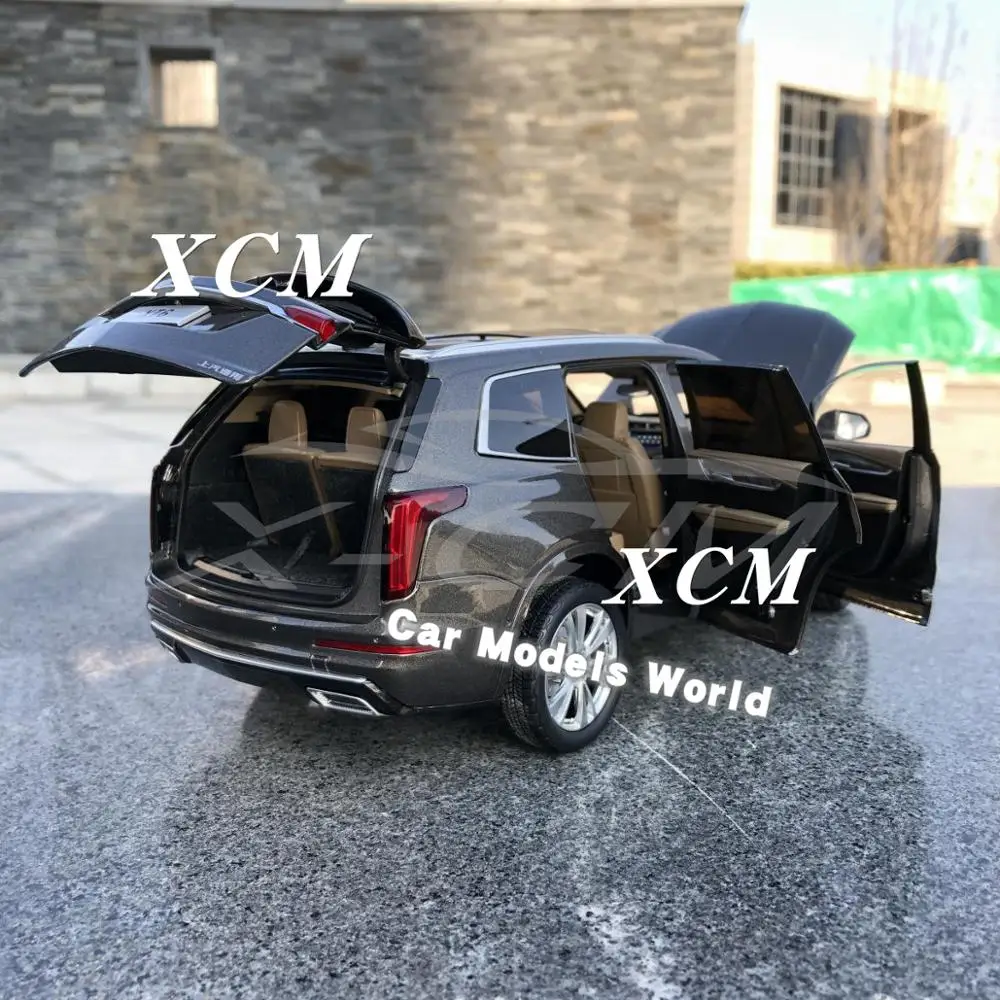 Литая модель автомобиля для XT6 1:18+ маленький подарок