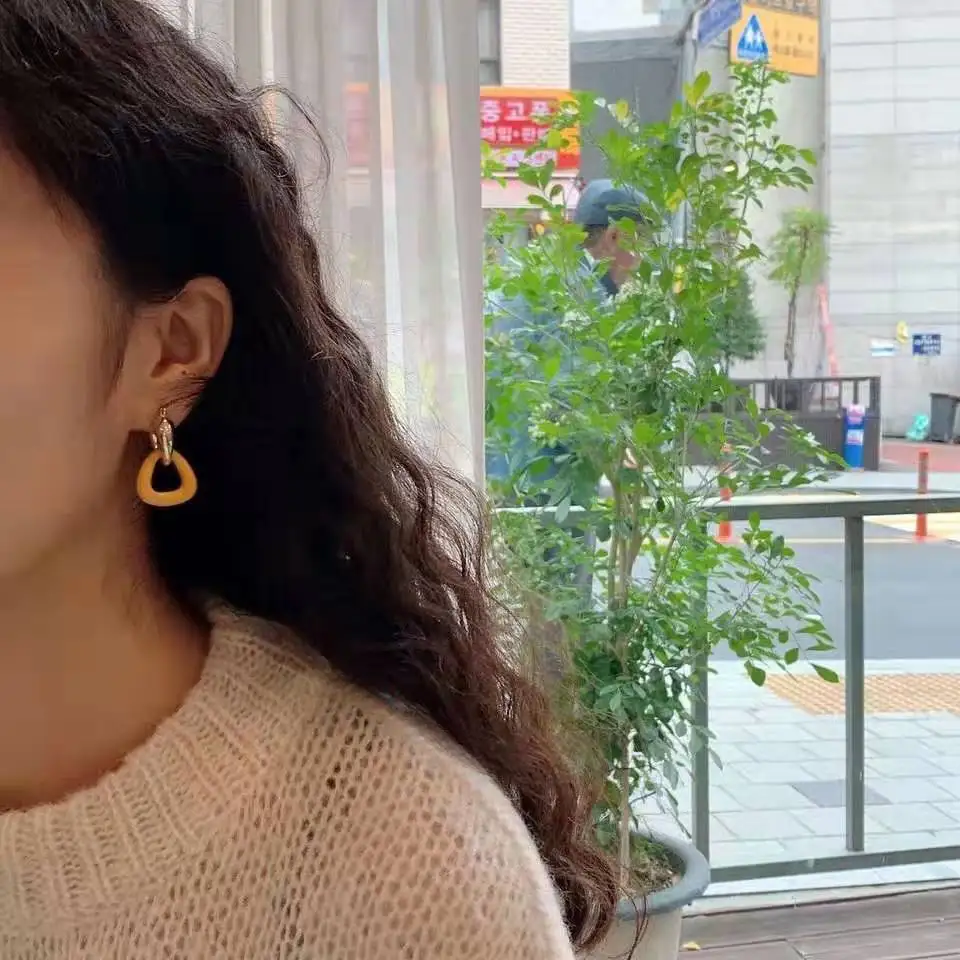 12358524844_47215689