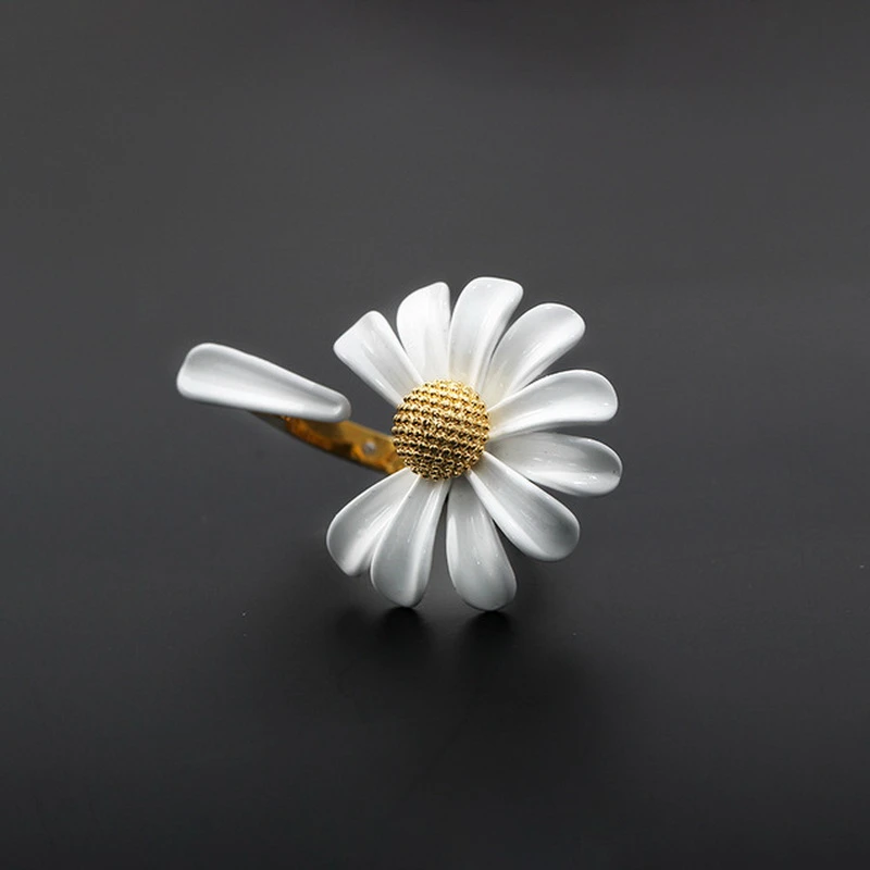 2021 New Spring White Enamel Daisy Flower Vintage Elegant Simple Opening Rings for Women Jewelry Party Gifts
