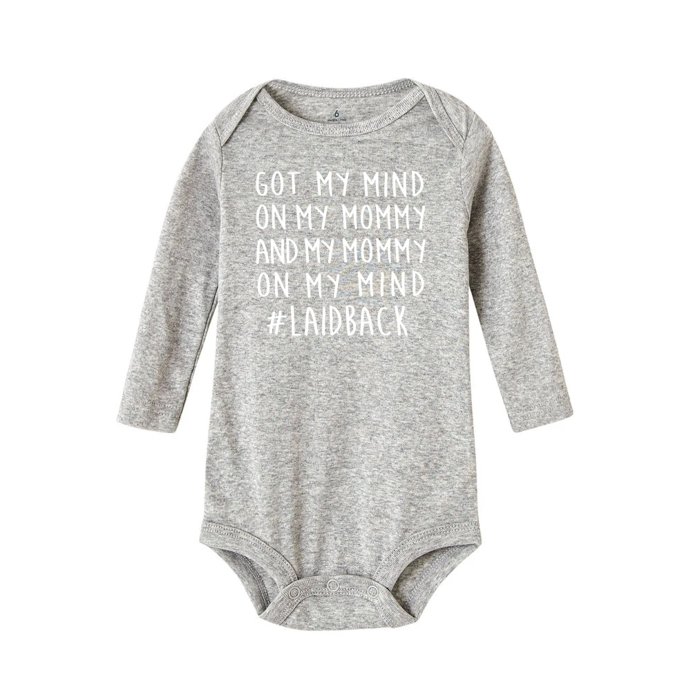 Детские комбинезоны с принтом «Got My Mind on My Mommy»; Одежда для новорожденных мальчиков и девочек; комбинезон с длинными рукавами для малышей; комбинезоны - Цвет: R080-LRPGY-
