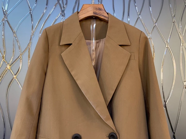 Early autumn new women's Lapel double-row button-down long-sleeved suit jacket+ buckle shorts suit 831