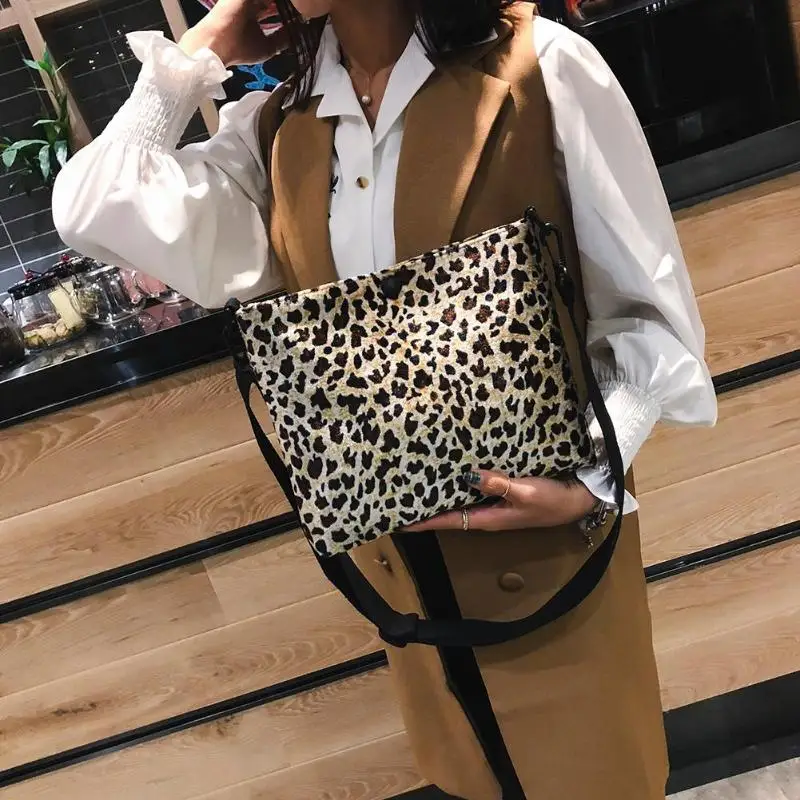 

Winter Leopard Zebra Bags Pattern Velvet Crossbody Shoulder Bag for Women