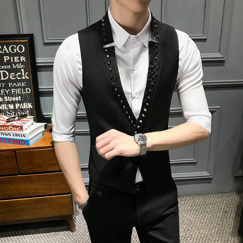Жилет Gloednieuwe Slim Fit Mannelijke Tij V Lood Klinknagel Decoratie панк ветер Een Knop жилет Prestaties mannen Lente