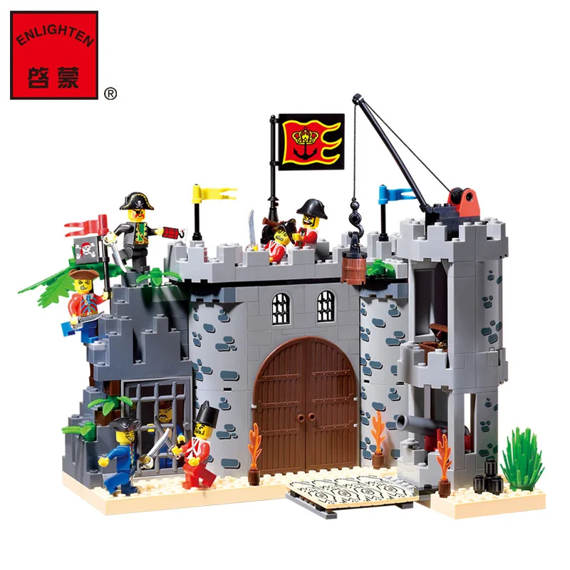 

ENLIGHTEN 366pcs Lion King Castle bricks Pirate Robbery Barracks Soldiers Ship Wall Blocks toys for boys building blocks