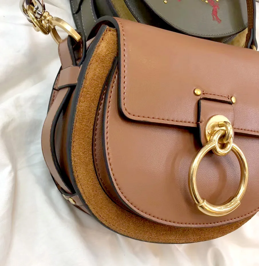 Женская сумка через плечо, натуральная кожа+ замша, сумка-мессенджер, роскошный фирменный дизайн, сумки на плечо с заклепками