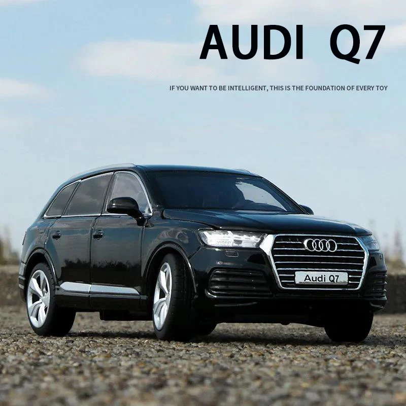 1:32 Scale Audi Q7 Sport SUV Alloy Car Model With Pull Back Sound Light Children Gift Collection Diecast Toy Model 2