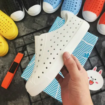 

2020 New Children Nativ Jelly Shoes Summer Croc Shoes Scarpe Kids Garden Shoes Beach Hollow Mules Clogs EVA Sandals Size 28-38