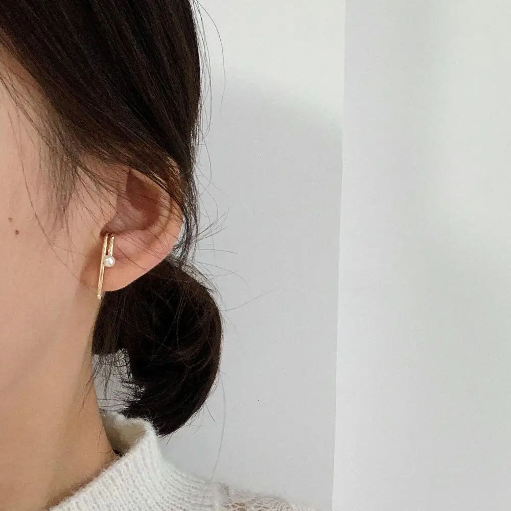 Minimalist Gold Double Layers Hook Design Beads Pearl Small Stud Earrings for Women Simple Fashion Jewelry brinco