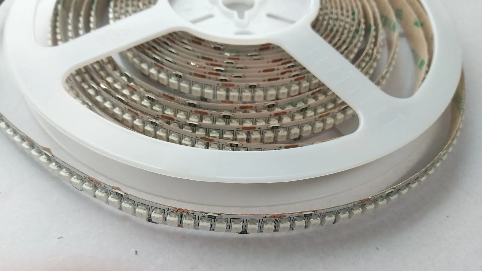 Бесплатная доставка красного цвета 5 м Катушка 24v 3528 SMD 240 светодиодный s/m