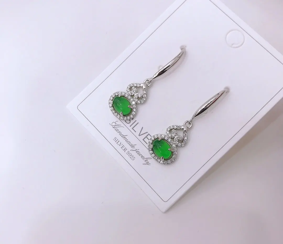 

Upscale Sterling Silver 925 Four-claw inlay Green Chalcedony High-grade Wedding Cute/Romantic Christmas Fun Earrings Gourd