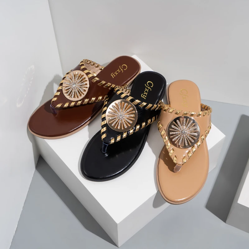 Women's Slippers 2021 Fashion Metal Decoration Flat Flipflops Summer