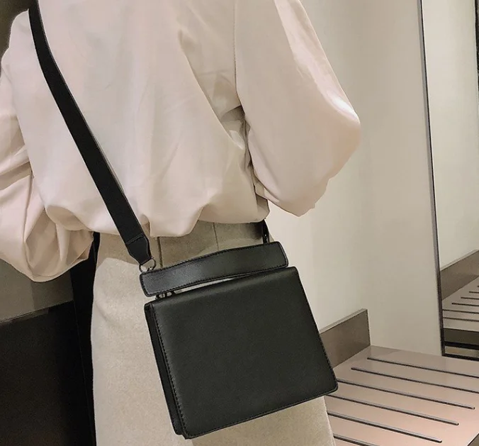 

2019 new solid color PU broadband female bag slung portable simple wild small square bag