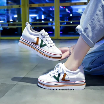 

Xiaobai shoes 2019 summer new women's shoes fall online celebrity thick bottom autumn leisure muffin single shoe board shoes