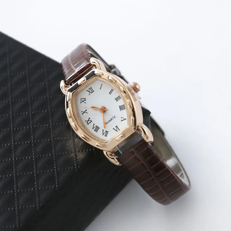 

1PCs Vintage Simple Women Quartz Watches Clock Retro Fashion Solid Color Faux Leather Thin Band Belt Strap Wrist Watch Gifts