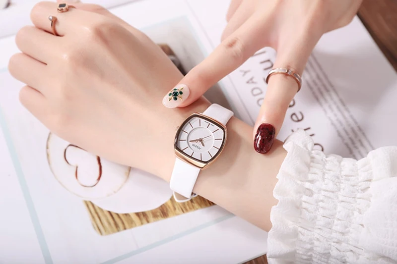 New Women Fashion Casual Leather Strap Bracelet Watches Ladies White Romantic Black Cool Time Girl Pretty Love Watch Teen Gift