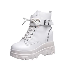 Повседневные женские ботильоны; сезон осень; высокие кроссовки с заклепками на толстой подошве; кожаные ботинки на платформе; зимние теплые ботинки на меху