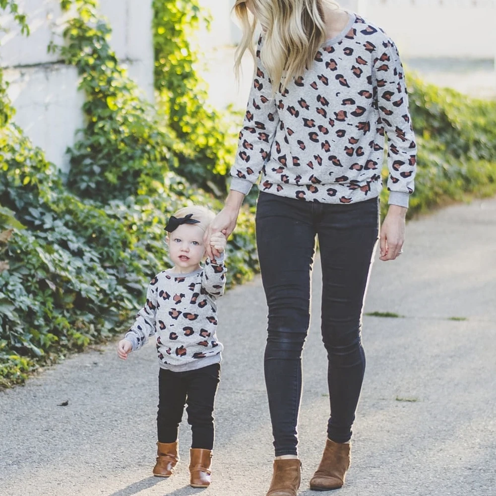 

Autumn New Mom and Daughter Sweatshirt O-neck Leopard Print Hoodies Mother Daughter Family Matching Outfits Mommy and Me Clothes