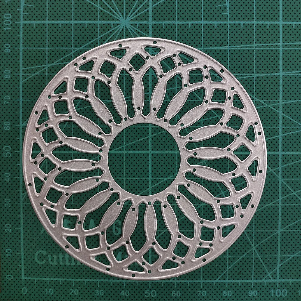 

95*95mm Circle frame Metal Cutting Die Stencil Template for DIY Embossing Paper Photo Album Cards Making Scrapbooking Dies Cut