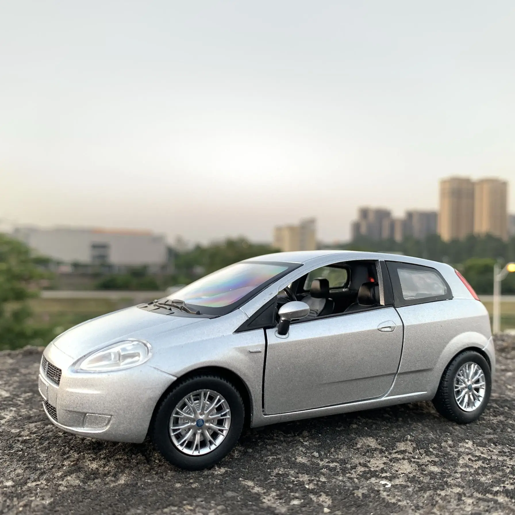 1:24 модель автомобиля из сплава для Fiat длина 16,5 см