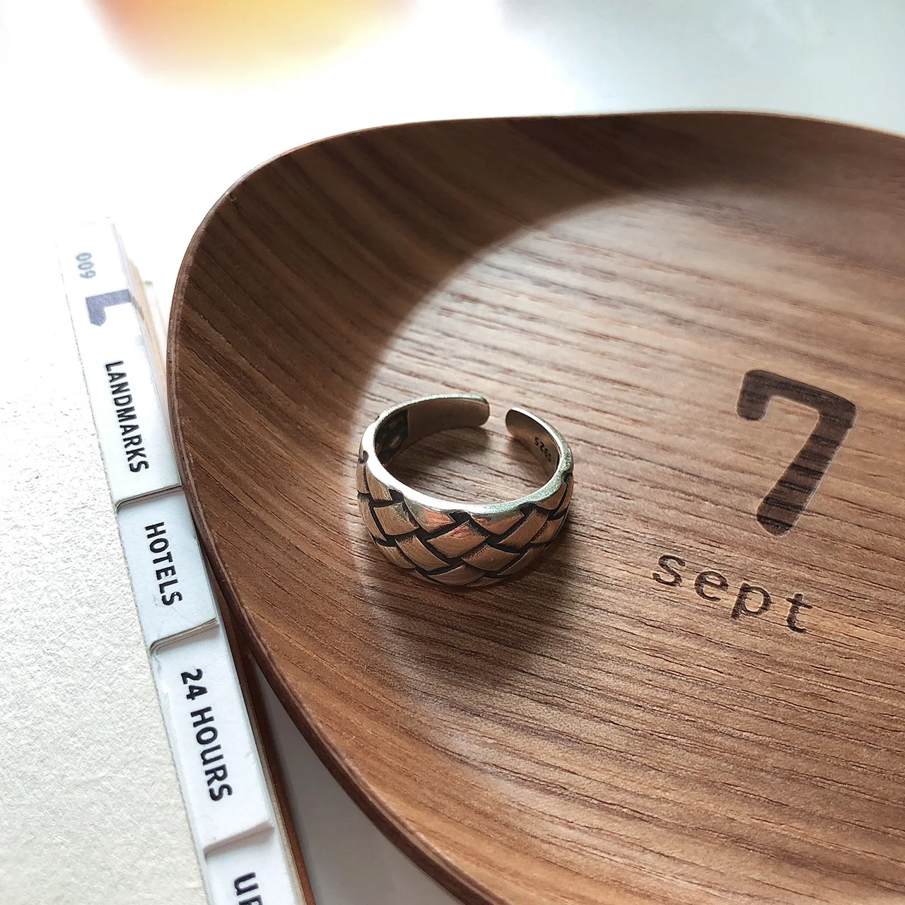 

Europe And America Minimalist Versatile Cool Online Celebrity 925 Sterling Retro Cross Ring Japanese Korean INS Rings Forefinger