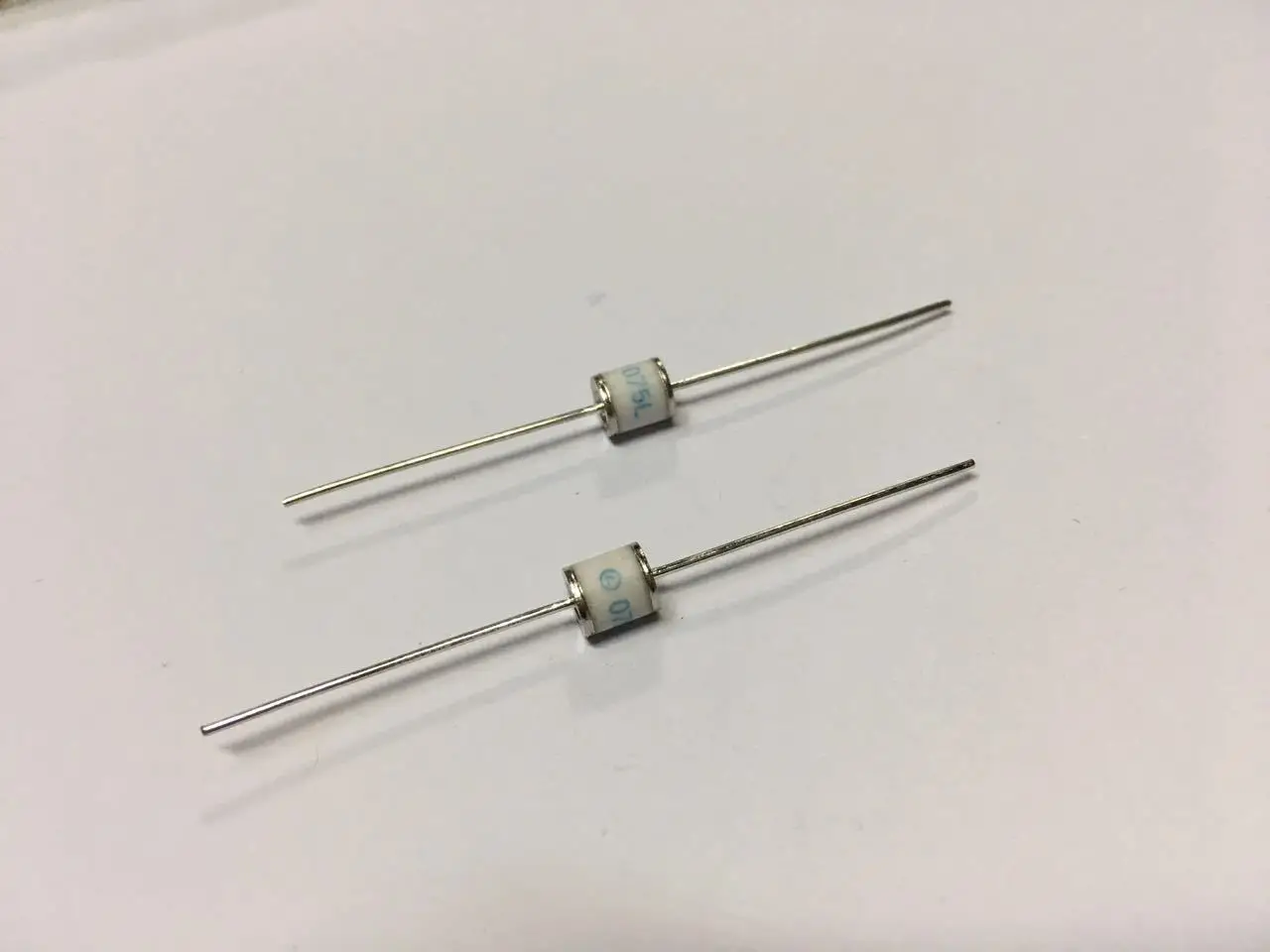 

Ceramic Gas Discharge Tube Anti-Lightning Tube 2RL075L-5 2RL075-5 2-Foot 75V 2R075 5KA