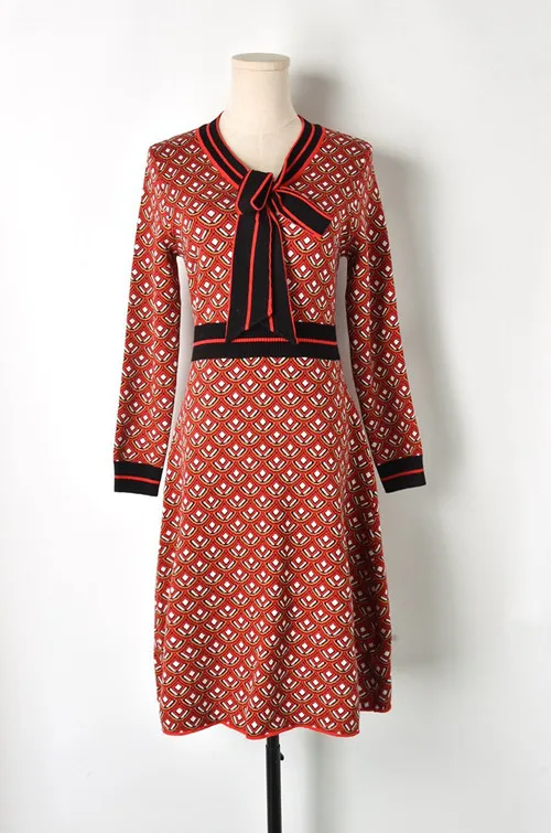 Женское осенне-зимнее платье-свитер в стиле ретро, жаккардовое вязаное платье с бантом на шее, с длинным рукавом, облегающее и расклешенное трикотажное платье-джемпер, Осеннее P-121 - Цвет: Бургундия