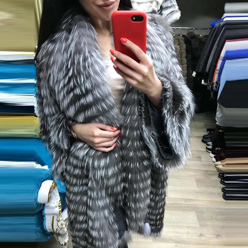 Новый натуральным лисьим мехом пальто из серебристого лисьего меха плотная