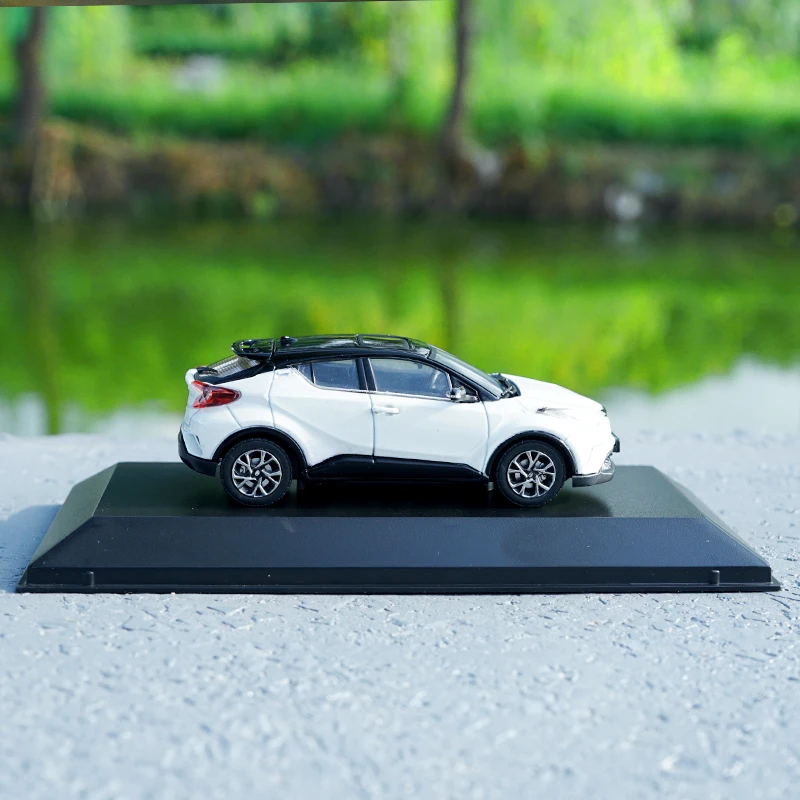 Высококачественная оригинальная модель из сплава 1:43 Toyota C-HR, подарок для имитации дня рождения, литая под давлением металлическая модель