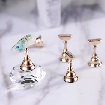 

1+5 Crystal Diamond Magnetic Fake Nail Tips Holder For Practice False Nails Tip Display Stands Nail Art Salon Exhibition Shelf