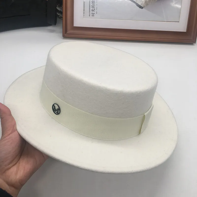 Белая шляпа, плоские короткие навесы, шерстяная зимняя универсальная британская Корейская шапка с широкими полями