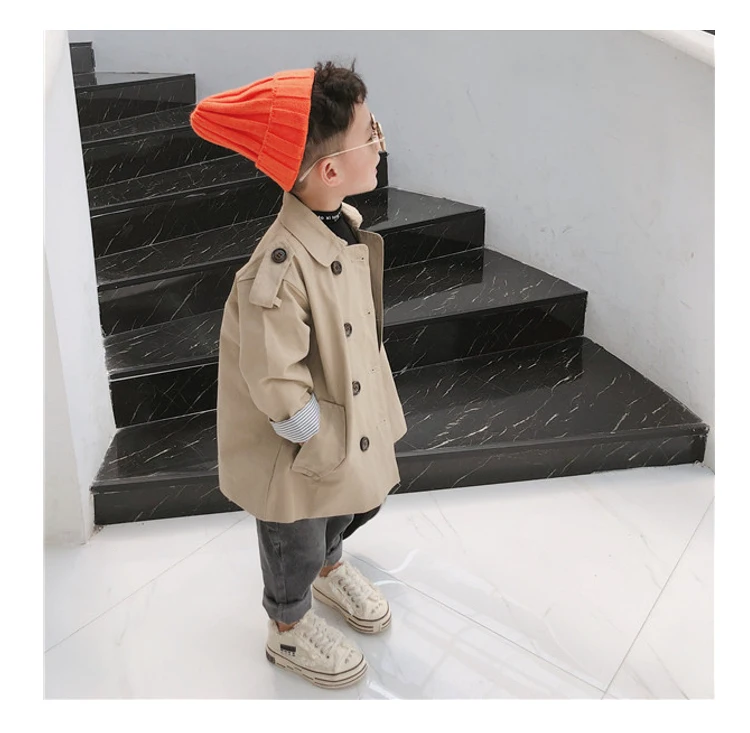 Осенний плащ для мальчиков и девочек Новинка года, детское корейское пальто средней длины, ветровка Весенняя детская верхняя одежда с отложным воротником B349