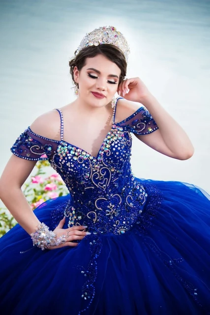 VESTIDO DE DEBUTANTE PRINCESA VERMELHO COM RENDA BORDADA E STRASS