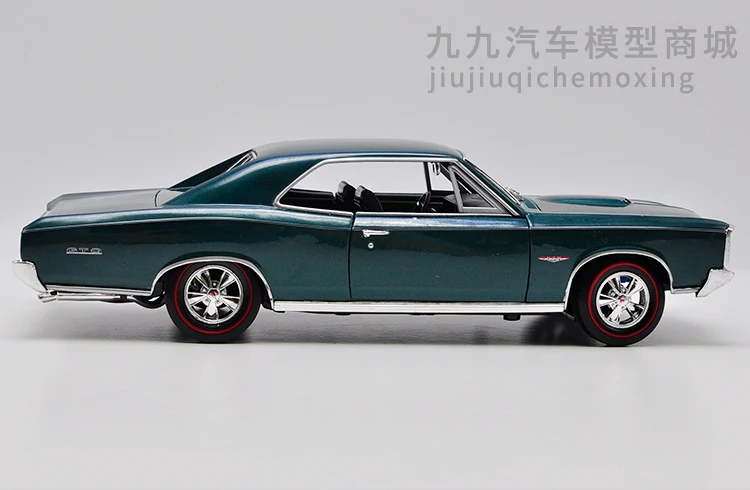 

Zakka Collectible Static Craft 1:18 Model Car Alloy Vehicles Home Decor Super Cool Sports Car Birthday Gift Pontiac GTO 1966