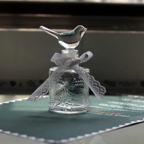 ガラスの鳥の瓶絶妙なエンボスジュエリー収納ボトルフラワー