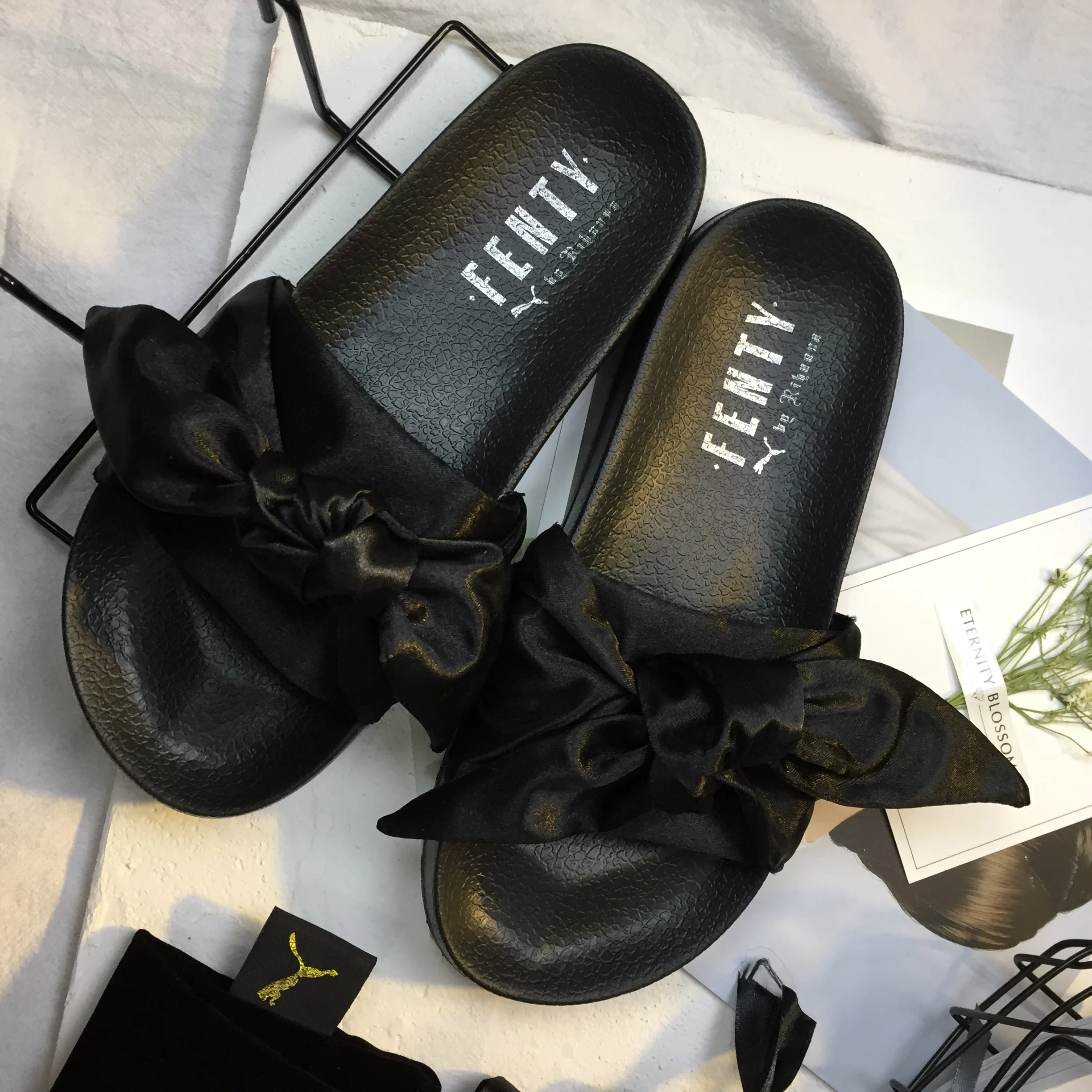 fenty slides bow black
