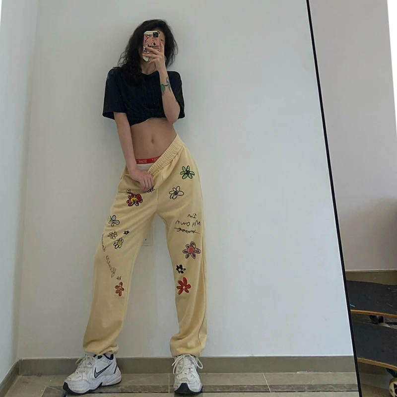 

Sweatpants Oversized Joggers Elastic Waist Flower Printed Casual Trousers for Women Students Loose and Cute Cotton Baggy Pants