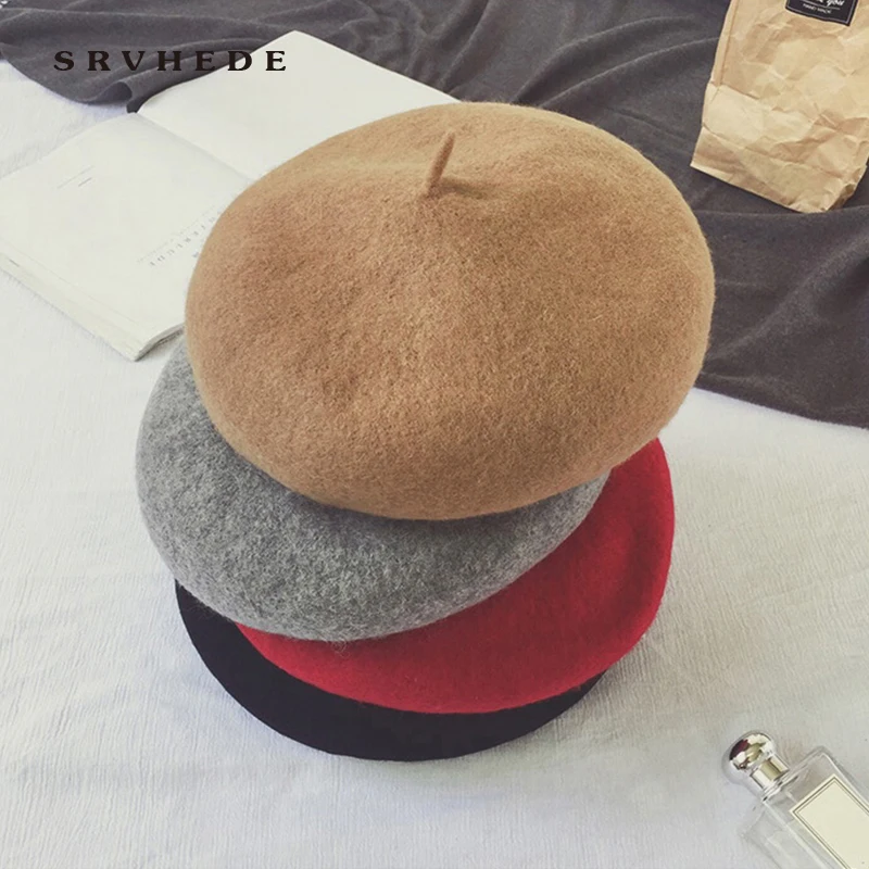 

Light board solid color wool beret