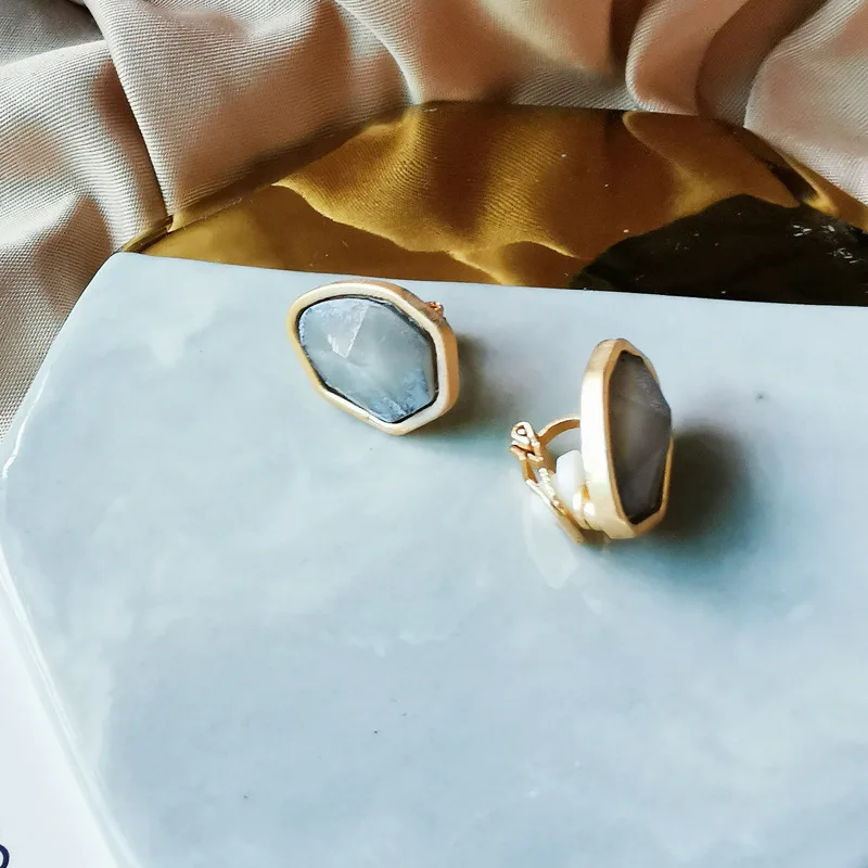 11902944279_2018554361