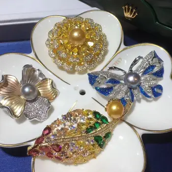 

Christmas Gifts Copper Plated 4 pieces of Brooches with Natural Fresh Water Golden Pearl Brooches