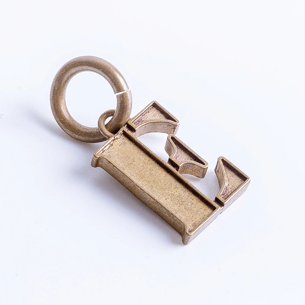 Coppertist.Wu 2cm Small Brass 26 Letter Alphabet A-Z Minimalist Initial Pendant Necklace Fashion keychain Birthday Gift Pendant - Color: E