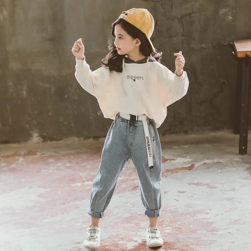 

Girls Autumn Set 2019 New Style Korean-style Fashionable CHILDREN'S Suit Western Style Cartoon Sweater Jeans Two-Piece Set