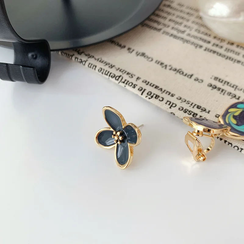 Korean Asymmetric Geometric Flower Clip on Earrings No Piercing Delicate Enamel Flower Oil Painting Art Round Disc Ear Clips 